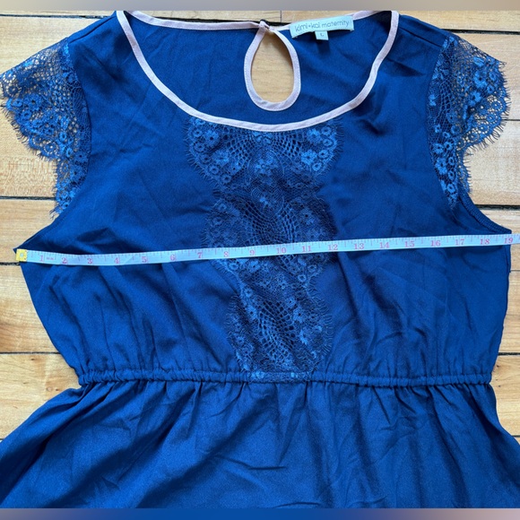 Kimi & Kai lace trimmed colour block maternity dress - Picture 8 of 9